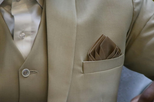 How to Wear a Pocket Square: The Old Money Way to Fold It and When to Wear It